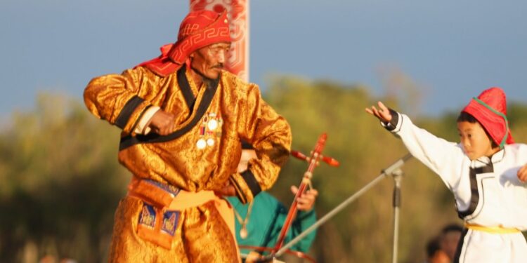 СОЁЛЫН ӨВИЙГ ТҮГЭЭН ДЭЛГЭРҮҮЛЭГЧ