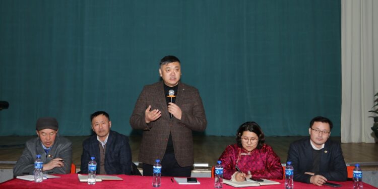 Аймгийн Засаг дарга Цагаанхайрхан суманд ажиллав