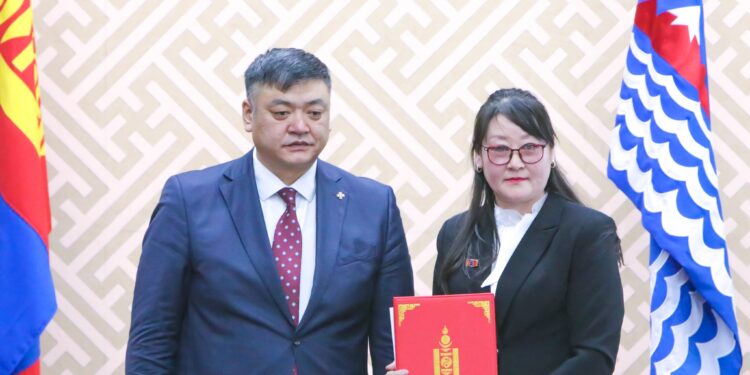 Хяргас сумын Засаг дарга В.Сайнбилэг: ХАРИУЦЛАГАТАЙ БАЙЖ ТӨРИЙН АЛБА УРАГШИЛНА ГЭДЭГ ЗАРЧИМТАЙ САНАЛ НЭГ БАЙНА