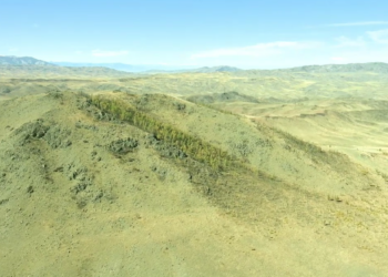 Дэмбэрэл хайрхан уул