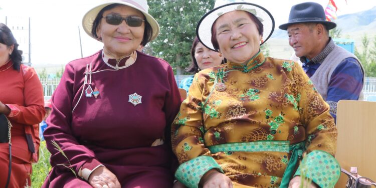 СОЁЛЫН ТӨВД АЖИЛЛАЖ БАЙСАН ҮЕ ҮЕИЙН ХҮМҮҮС