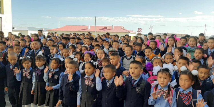 1964 онд 8 жилийн дунд сургууль болон өргөжжээ