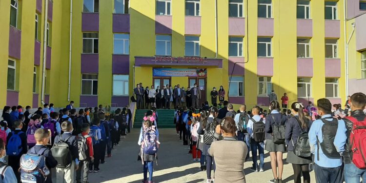 1964 онд 8 жилийн дунд сургууль болон өргөжжээ