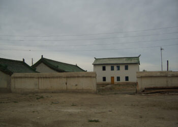 “Харлаг бэйс” Аюурзаны мартагдсан сууц, хашаа БОДИТ түүхийн гэрч.