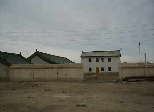 “Харлаг бэйс” Аюурзаны мартагдсан сууц, хашаа БОДИТ түүхийн гэрч.