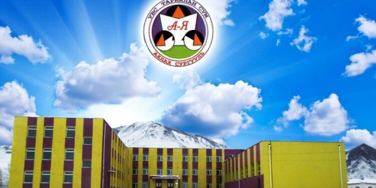 1993 онд анхны 10-р анги төгсгөснөөр Ахлах сургуулийн статустай болсон