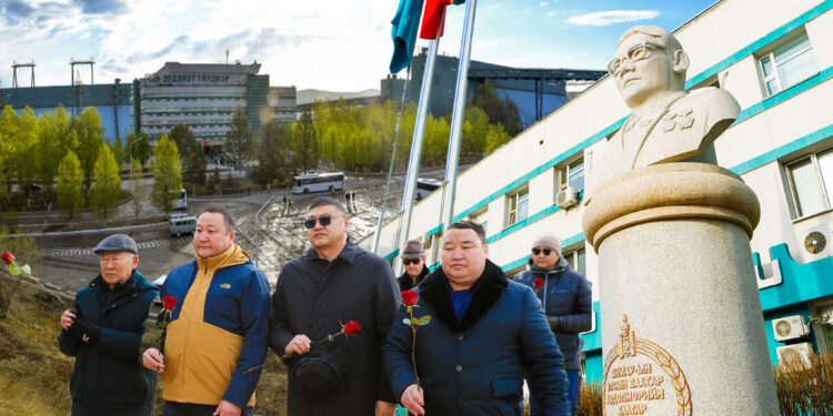 УВС АЙМГИЙН УДИРДЛАГУУД НУТГИЙН ЭРХЭМ ХҮМҮҮН МАРШАЛ Ю.ЦЭДЭНБАЛЫН ХӨШӨӨНД ХҮНДЭТГЭЛ ҮЗҮҮЛЛЭЭ