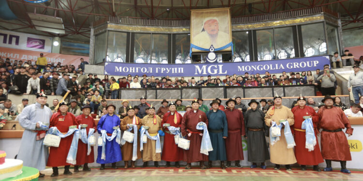 Үндэсний спортын алдартнууддаа ХҮНДЭТГЭЛ үзүүлэв