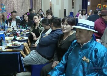 1997 оны төгсөлтийн хамт олон 10 САЯ₮ -ийн хандиваа шилжүүлжээ