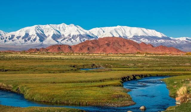 Төрөлх сумынхаа түүхт 100 жилийн ойд УЛААНГОМ ДАХЬ СУУГУУЛ иргэдийн хандив