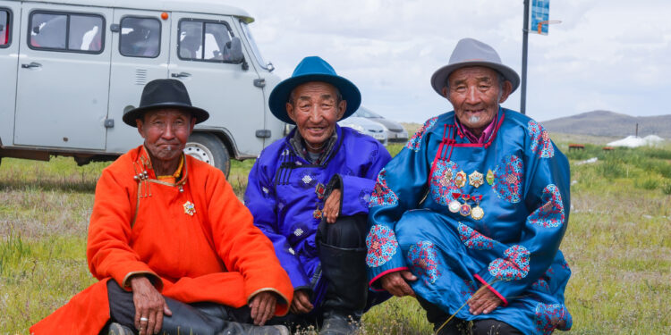 ХАЛИУНБУЛАГ БАГИЙН 90 ЖИЛИЙН ЗУРГУУДААС