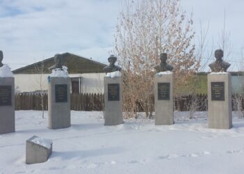 Монгол улсын хөдөлмөрийн баатар Сүрэнгийн Эрдэнээ