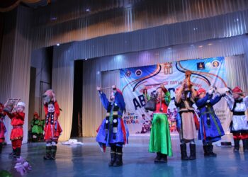 2-р сургуулийн сурагчид ерөөл, магтаал