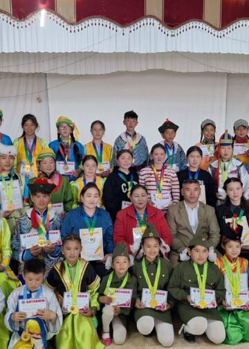 Тариалан сумын сурагчийн хөөмийн үзүүлбэр