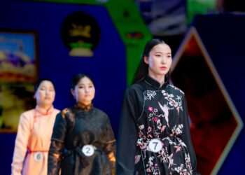 Уран гоёл баг Монгол үндэсний хувцас