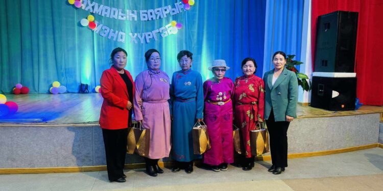 Цагаанхайрхан сумын цэцэрлэгийн 60 жилийн ойд ирсэн ахмадууд