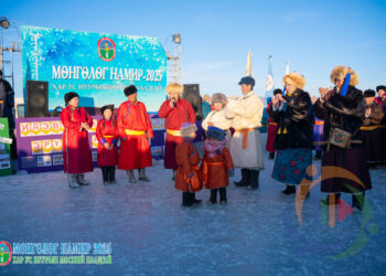 Мөнгөлөг намирын дулаахан дээлтэй ГАНГАН ХОСУУДЫГ шалгарууллаа