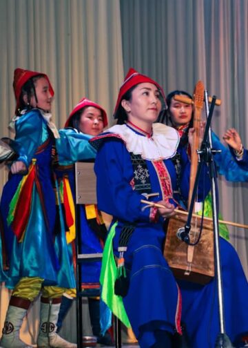 Бөхмөрөн сумын сурагчид туульс хайлав