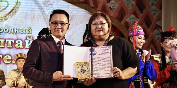 УВСЫН УРАН БҮТЭЭЛЧИД ОУ-ын НААДМААР УЛСЫНХАА НЭРИЙГ ӨНДӨРТ ӨРГӨВ