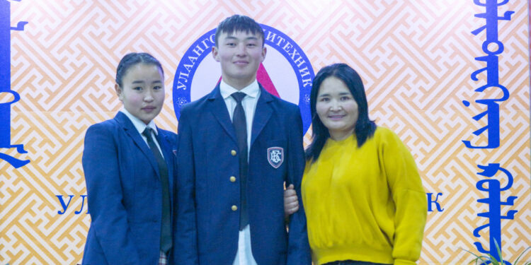 ОЛОН БОЛООРОЙ ӨГҮҮЛЛЭГ