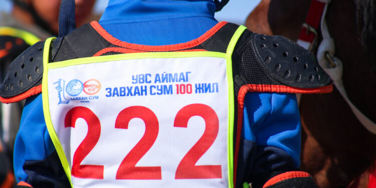 Завхан сумын түүхт 100 жилийн ойд түрүүлж айрагдсан дааганууд