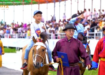 Түрүү магнайд Сэндэнгийн ЭРДЭНЭДЭЛГЭРИЙН хул халзан азарга оржээ / УВС_99