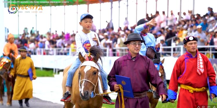 Түрүү магнайд Сэндэнгийн ЭРДЭНЭДЭЛГЭРИЙН хул халзан азарга оржээ / УВС_99