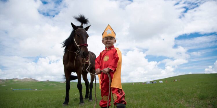 Цагаанхайрхан сумын цэцэрлэгийн 60 жилийн ойн хурдан морины цоллогоо