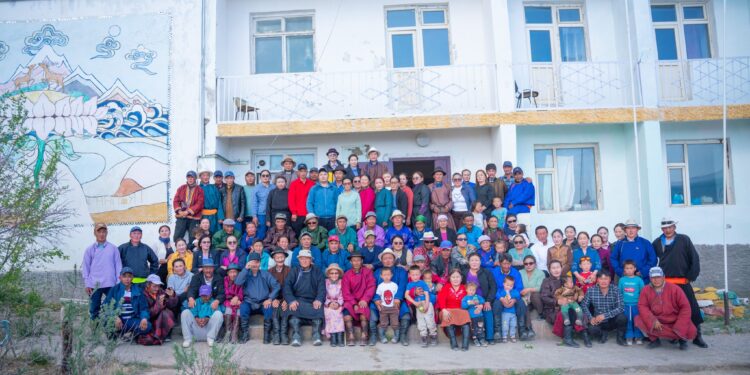 Хяргас нуур багийн малчид түүхт ойн мэнд дэвшүүлэв