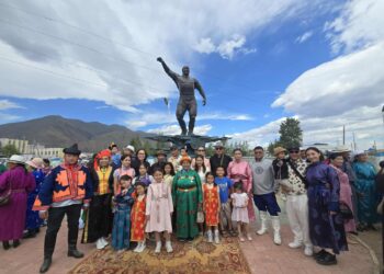 Цогвоо Хос-Очир: Хөшөөний бүтээн байгуулалтанд хандив өгсөн бүх хүмүүст баярлалаа