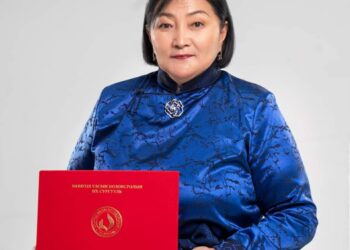 Цэрэннадмид багш хүндэтгэл үзүүллээ