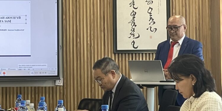 Менежментийн ухааны шинэхэн доктор Б.Хадбаатар