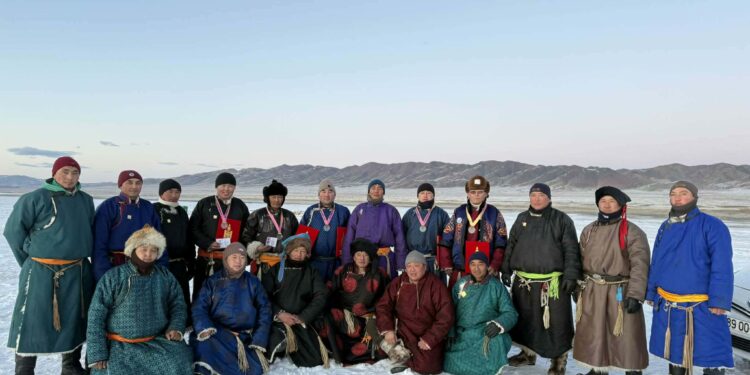 Увс Аймагт мөсөн сурын аварга шалгаруулах тэмцээн боллоо