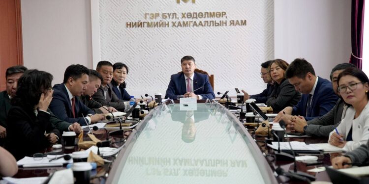 Залуучууд эх орондоо ажиллах боломжийг шинэ хөтөлбөрөөр дэмжинэ