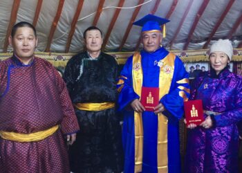 Малчны хотноос төрсөн Хүндэт профессор: Г.Даваасүрэн, Ц.Наранцацрал