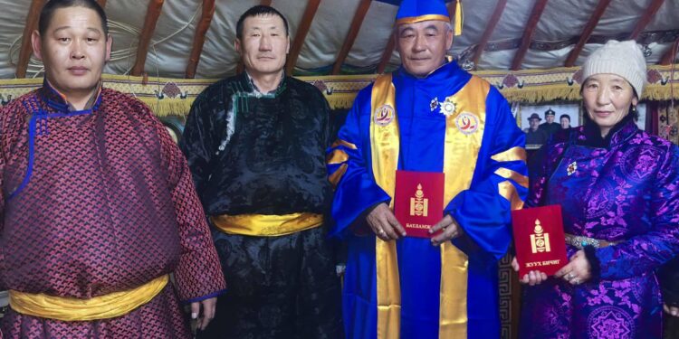 Малчны хотноос төрсөн Хүндэт профессор: Г.Даваасүрэн, Ц.Наранцацрал