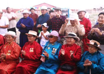 Хархираа тэжээлийн аж ахуйн ахмад настангууд цуглалаа