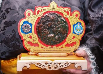 Морь жилийн босгон дээр тодорсон аймгийн Аварга малчин өрхүүд