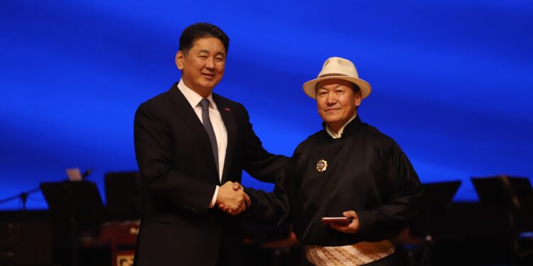 Х.Орших “Хөдөлмөрийн гавьяаны улаан тугийн одон”-гоор шагнагдлаа