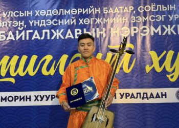 Б.Бямбасүрэн “Эгшиглэнт хуур” Улсын уралдааны тэргүүн байрыг эзэллээ