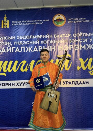 Б.Бямбасүрэн “Эгшиглэнт хуур” Улсын уралдааны тэргүүн байрыг эзэллээ