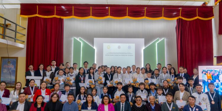 Математикийн нэгдсэн олимпиадын  шагнал гардуулалт