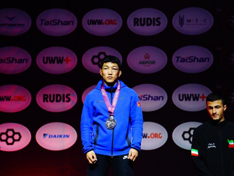 Б.Мөнх-Эрдэнэ Азийн аваргаас хоёр дахь медалиа хүртлээ